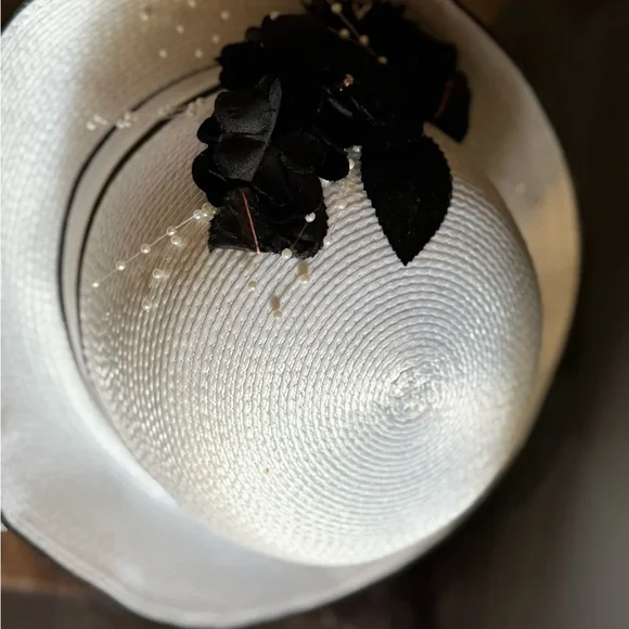 Black & white straw hat